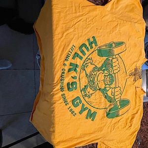 hulks gym graphic tee
